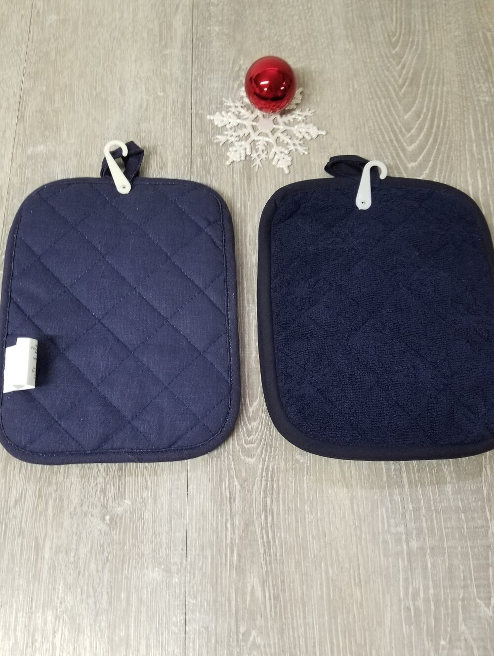 Winter Themed Pot Mitt Set - Picture 2 of 6